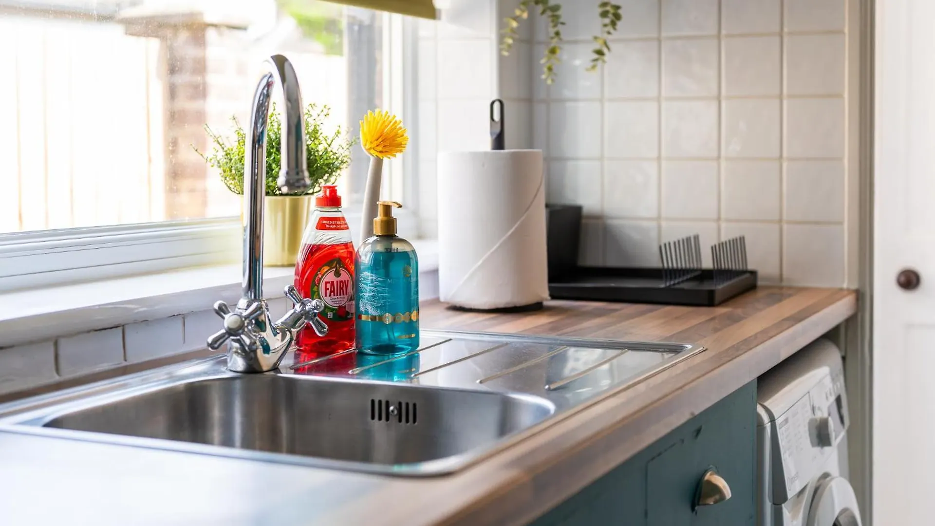 Modern House By Livestay Short Lets & Serviced Accommodation Luton With Private Garden, Bbq & Free Wifi 0*, Luton (Bedfordshire)