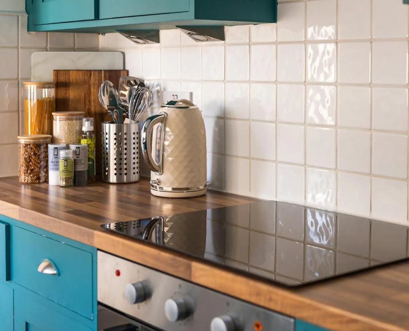 Modern House By Livestay Short Lets & Serviced Accommodation Luton With Private Garden, Bbq & Free Wifi Luton (Bedfordshire)