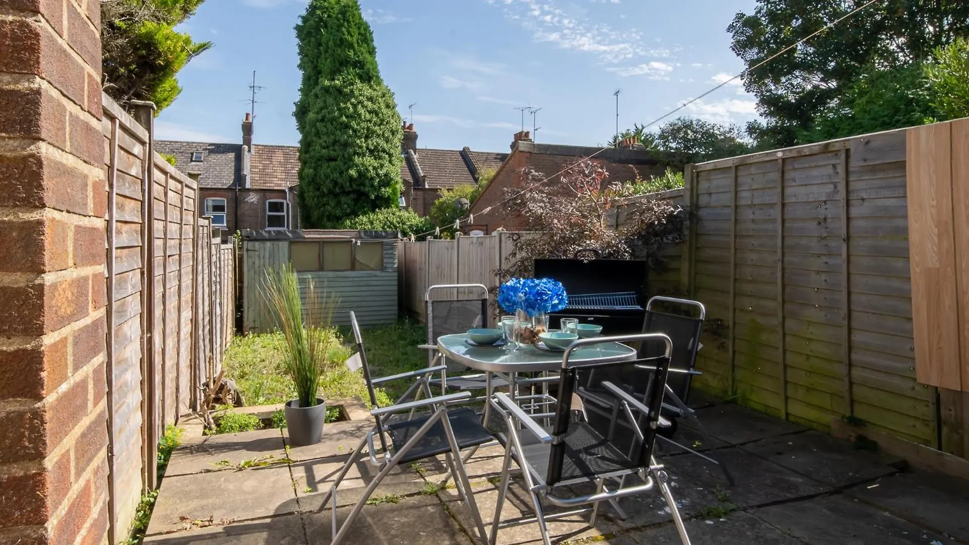 Modern House By Livestay Short Lets & Serviced Accommodation Luton With Private Garden, Bbq & Free Wifi Luton (Bedfordshire)